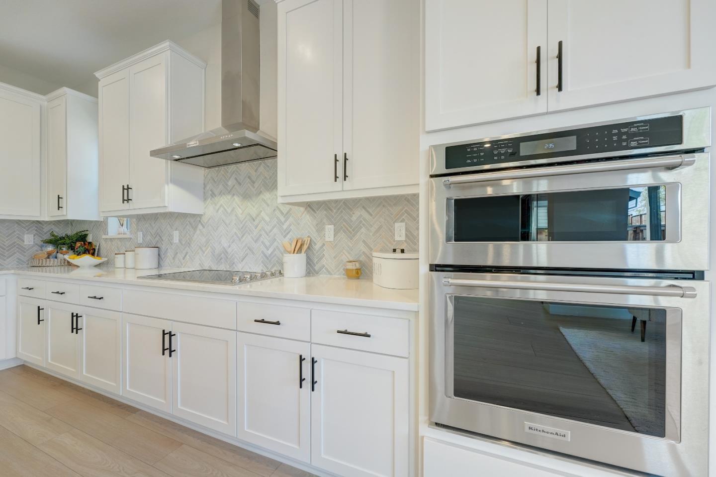 Detail Gallery Image 9 of 41 For 452 Waters Park Cir, San Mateo,  CA 94403 - 4 Beds | 2/1 Baths