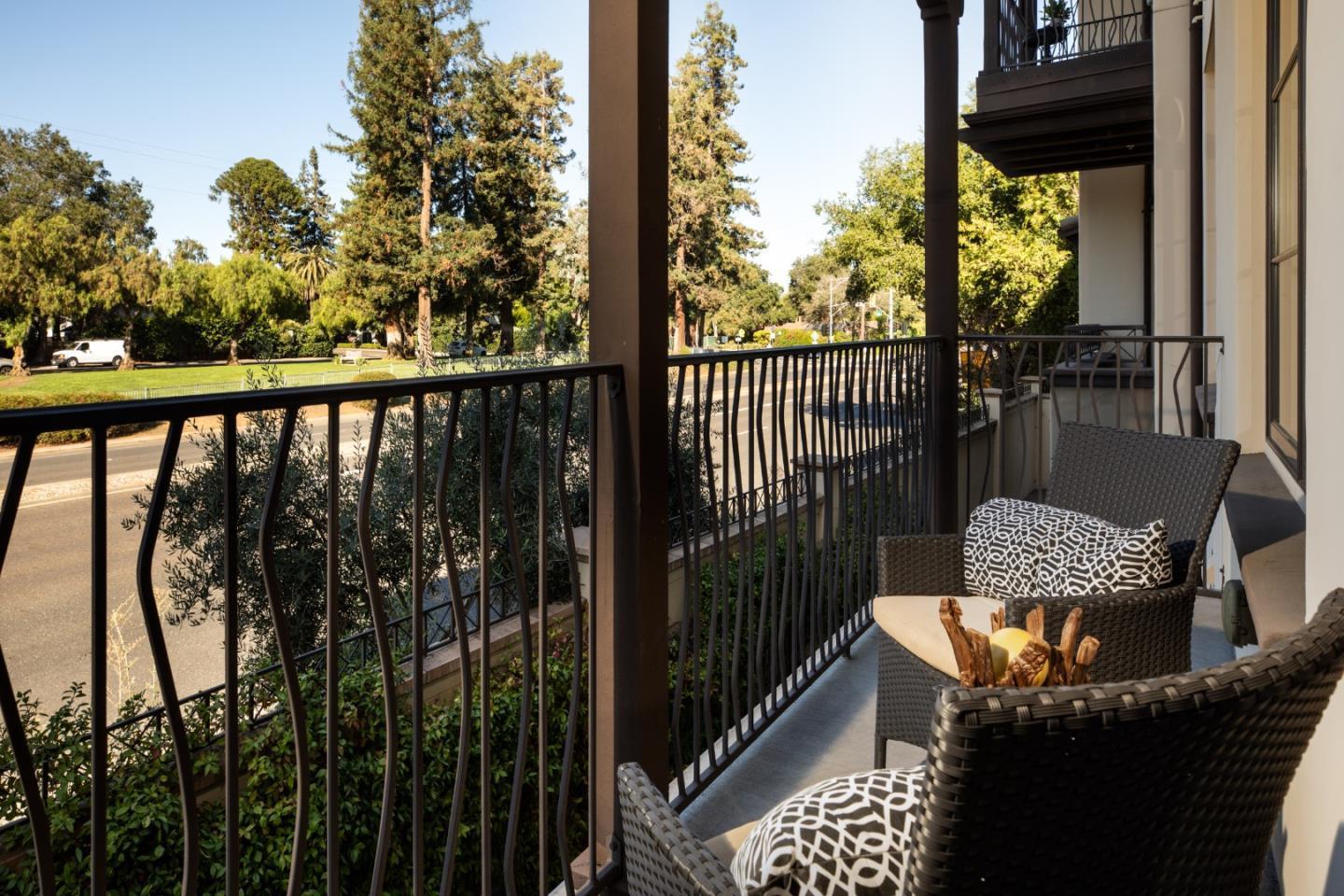 Detail Gallery Image 12 of 14 For 100 1st St #207,  Los Altos,  CA 94022 - 1 Beds | 1/1 Baths