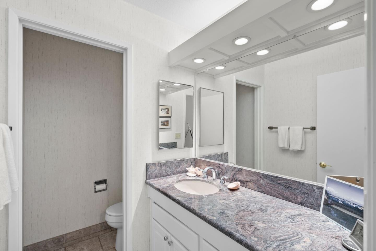 Detail Gallery Image 16 of 26 For 1360 Josselyn Canyon Rd #21,  Monterey,  CA 93940 - 3 Beds | 2/1 Baths