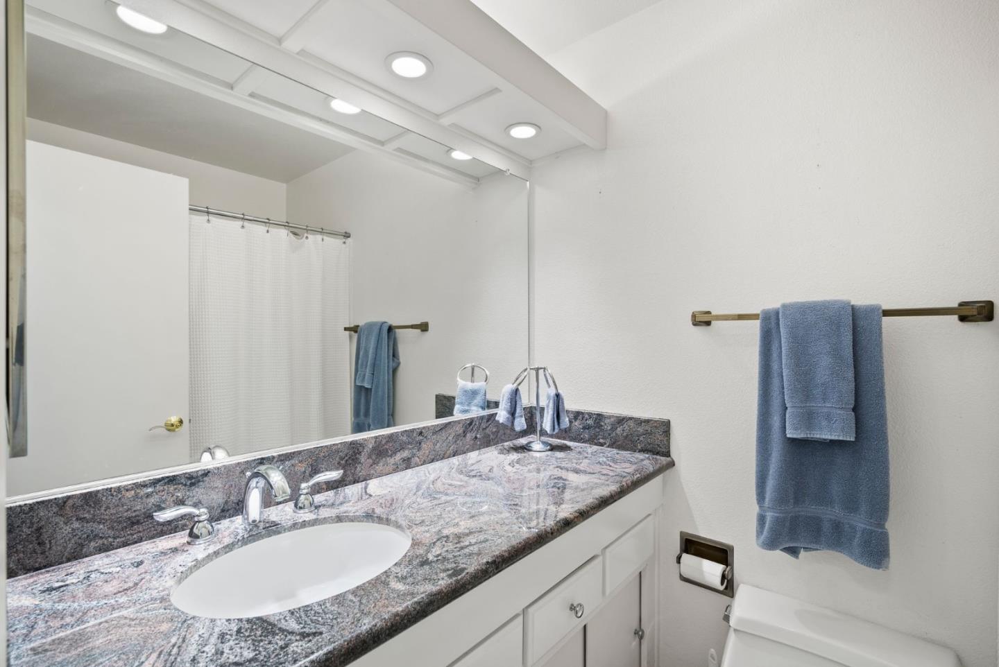 Detail Gallery Image 24 of 26 For 1360 Josselyn Canyon Rd #21,  Monterey,  CA 93940 - 3 Beds | 2/1 Baths