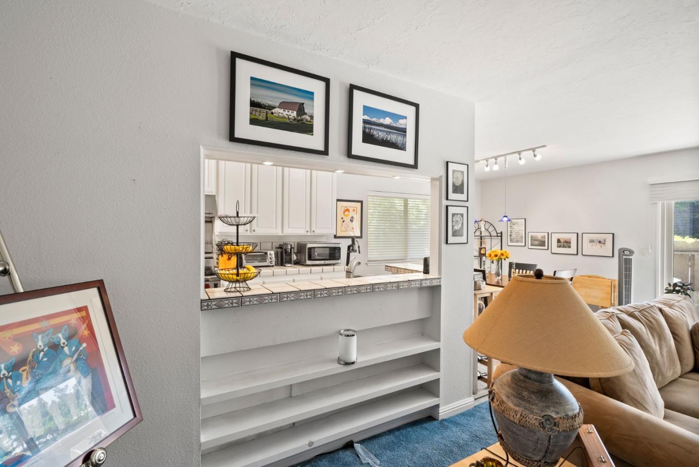 Detail Gallery Image 8 of 26 For 1360 Josselyn Canyon Rd #21,  Monterey,  CA 93940 - 3 Beds | 2/1 Baths