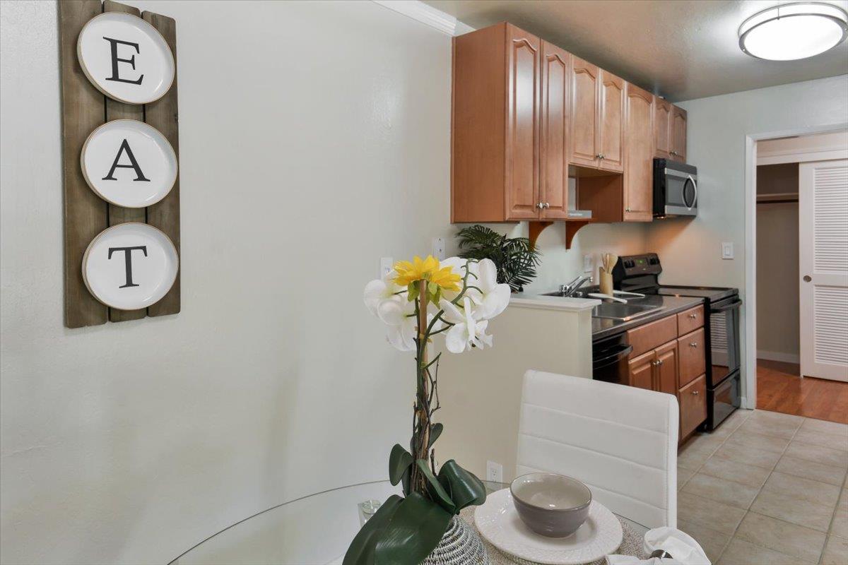 Detail Gallery Image 4 of 22 For 385 Jayne Ave #111,  Oakland,  CA 94610 - 1 Beds | 1 Baths