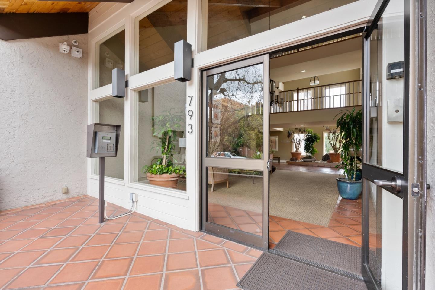 Detail Gallery Image 3 of 31 For 793 Elm St #19,  San Carlos,  CA 94070 - 2 Beds | 2 Baths