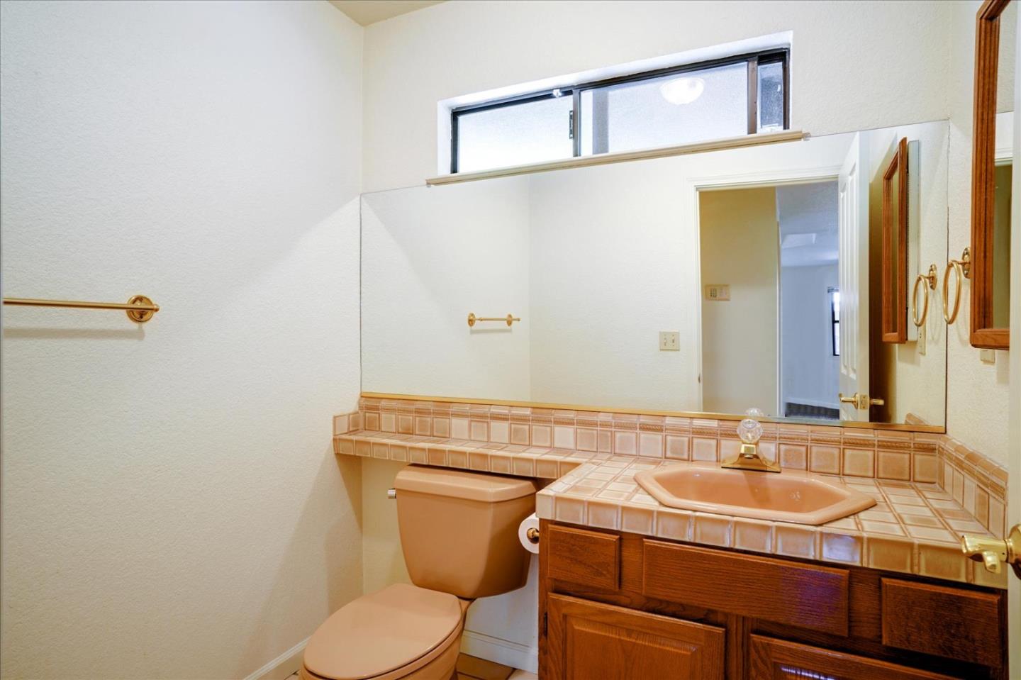 Detail Gallery Image 35 of 37 For Address Not Disclosed, Redwood City,  CA 94061 - 3 Beds | 3/1 Baths