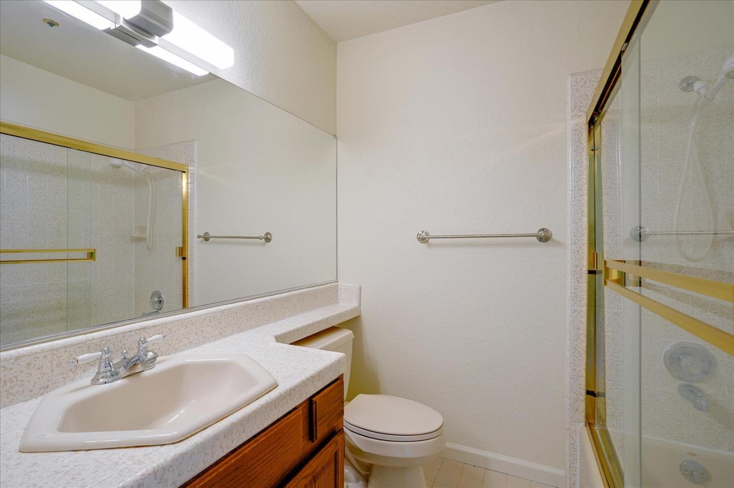 Detail Gallery Image 36 of 37 For Address Not Disclosed, Redwood City,  CA 94061 - 3 Beds | 3/1 Baths