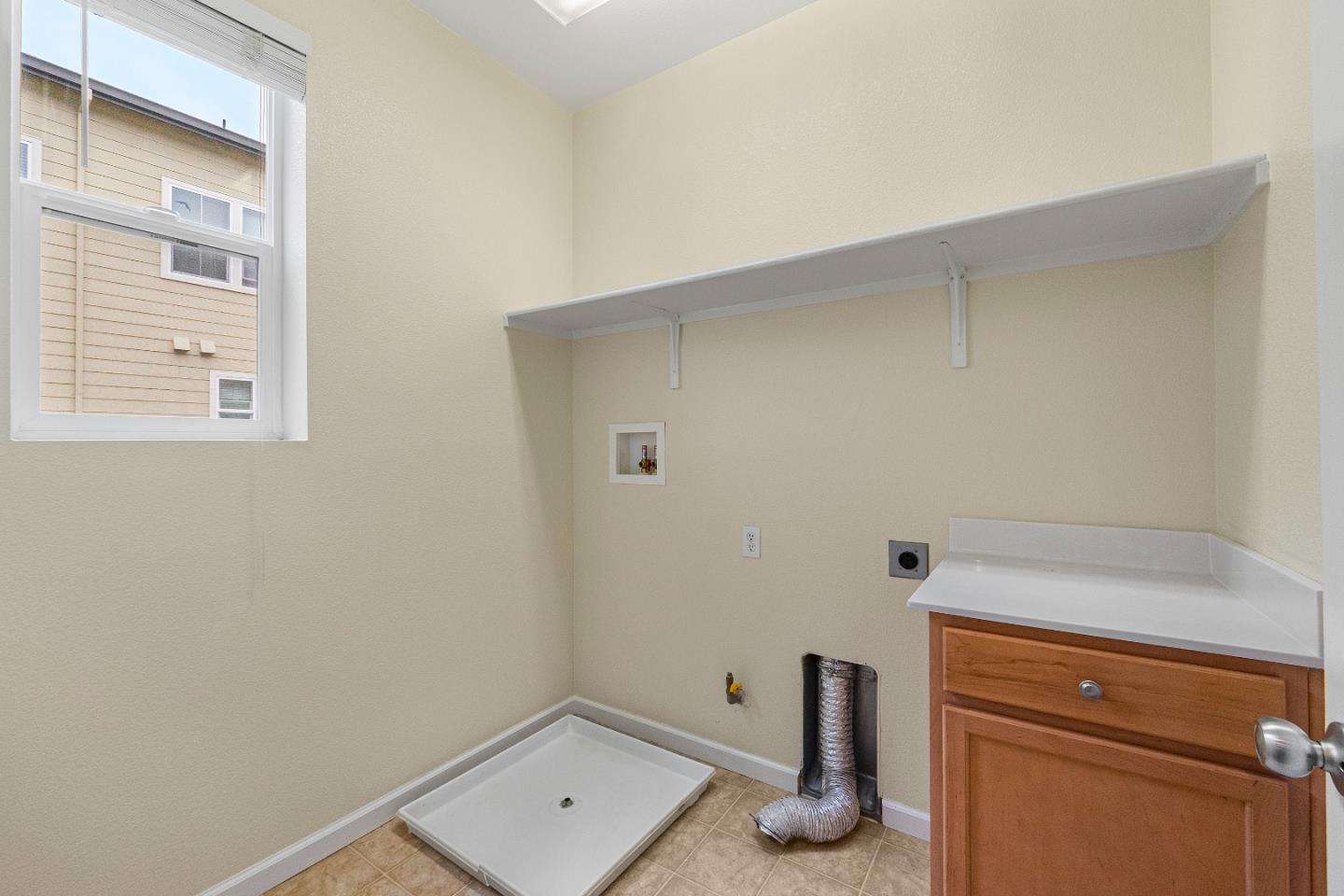 Detail Gallery Image 19 of 30 For 1214 Martin Luther King Dr, Hayward,  CA 94541 - 2 Beds | 2/1 Baths