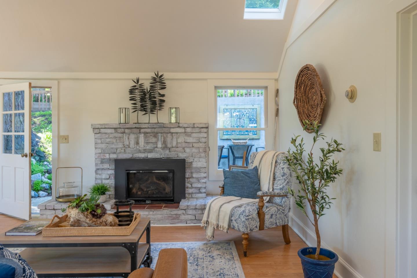 Detail Gallery Image 5 of 34 For 27407 Schulte Rd, Carmel Valley,  CA 93923 - 3 Beds | 2 Baths