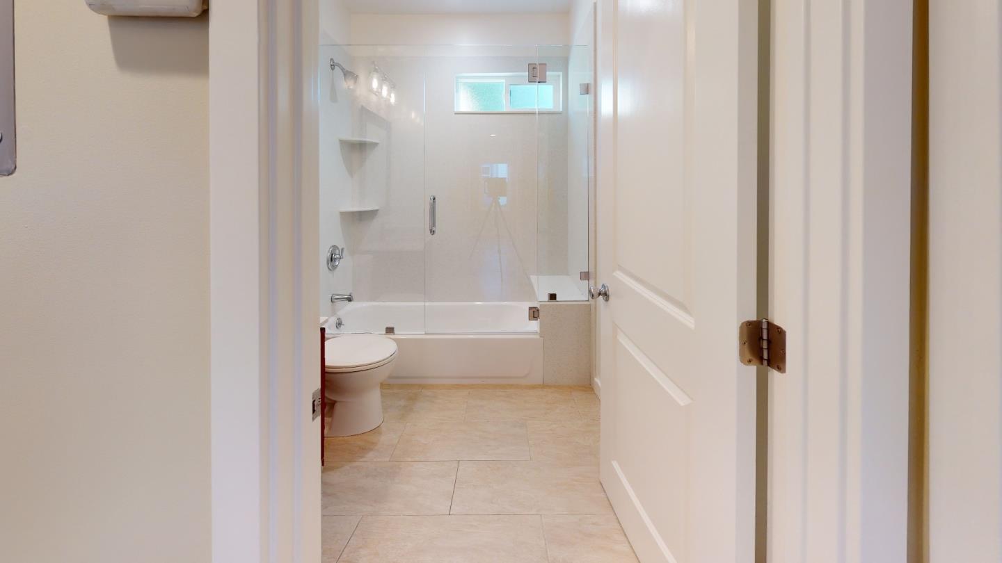 Detail Gallery Image 12 of 38 For 1020 Cleveland St #HOUSE,  Redwood City,  CA 94061 - 2 Beds | 2 Baths