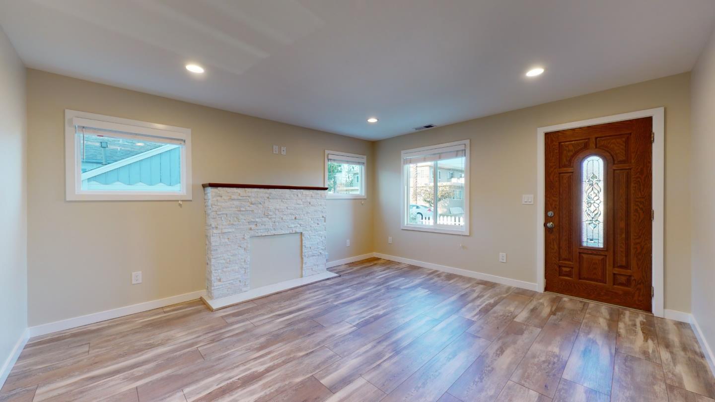 Detail Gallery Image 3 of 38 For 1020 Cleveland St #HOUSE,  Redwood City,  CA 94061 - 2 Beds | 2 Baths