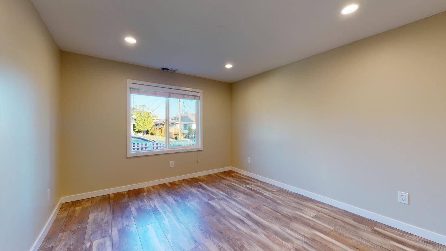 Detail Gallery Image 9 of 38 For 1020 Cleveland St #HOUSE,  Redwood City,  CA 94061 - 2 Beds | 2 Baths