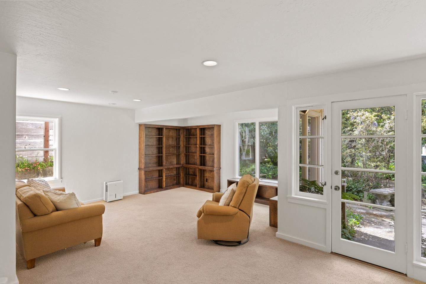Detail Gallery Image 8 of 41 For 1132 Seaview Ave, Pacific Grove,  CA 93950 - 3 Beds | 2 Baths
