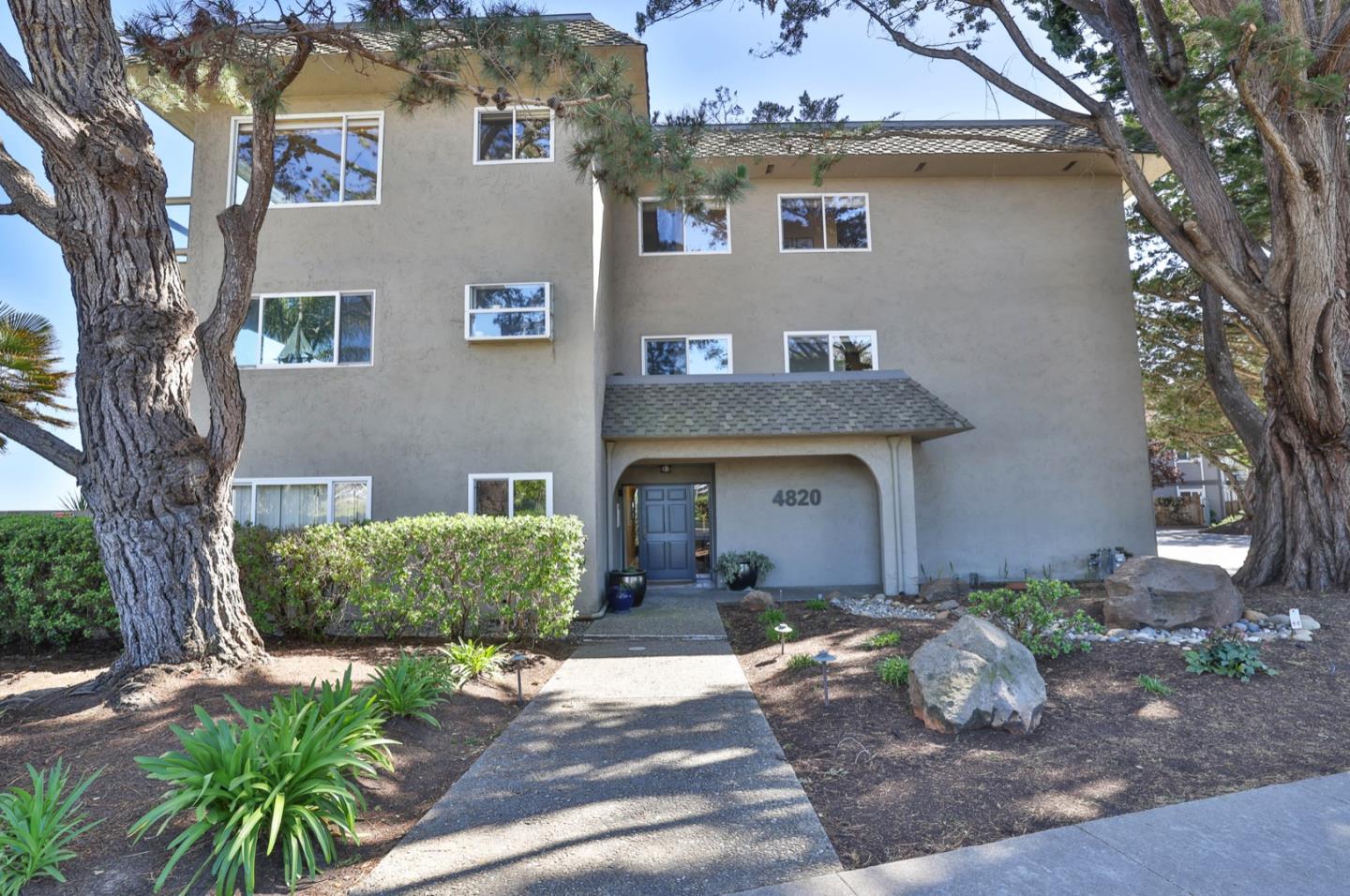 Detail Gallery Image 2 of 61 For 4820 Opal Cliff Dr #202,  Capitola,  CA 95010 - 2 Beds | 1 Baths