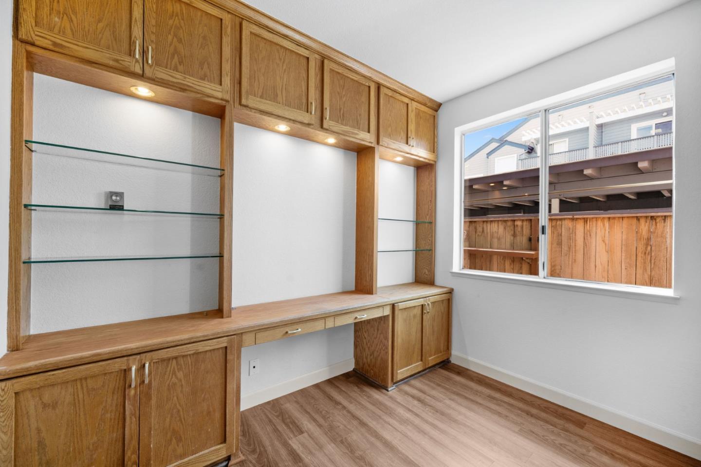 Detail Gallery Image 12 of 34 For 413 Cork Harbour Cir #C,  Redwood City,  CA 94065 - 1 Beds | 1 Baths