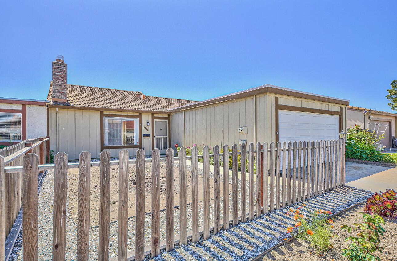 Detail Gallery Image 1 of 23 For 1748 Cherokee Dr, Salinas,  CA 93906 - 2 Beds | 1 Baths