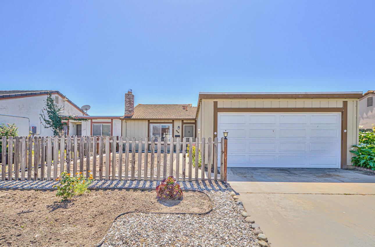 Detail Gallery Image 2 of 23 For 1748 Cherokee Dr, Salinas,  CA 93906 - 2 Beds | 1 Baths