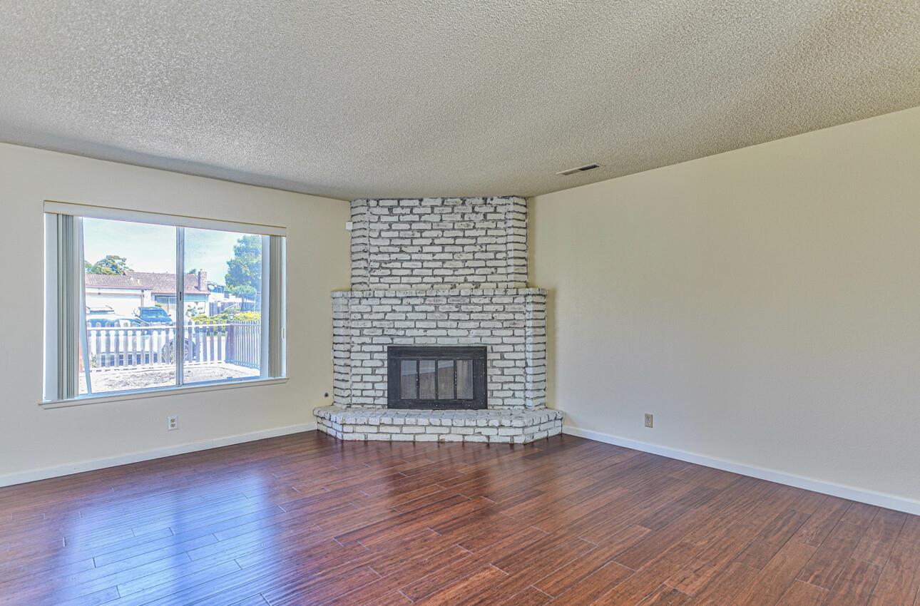 Detail Gallery Image 4 of 23 For 1748 Cherokee Dr, Salinas,  CA 93906 - 2 Beds | 1 Baths