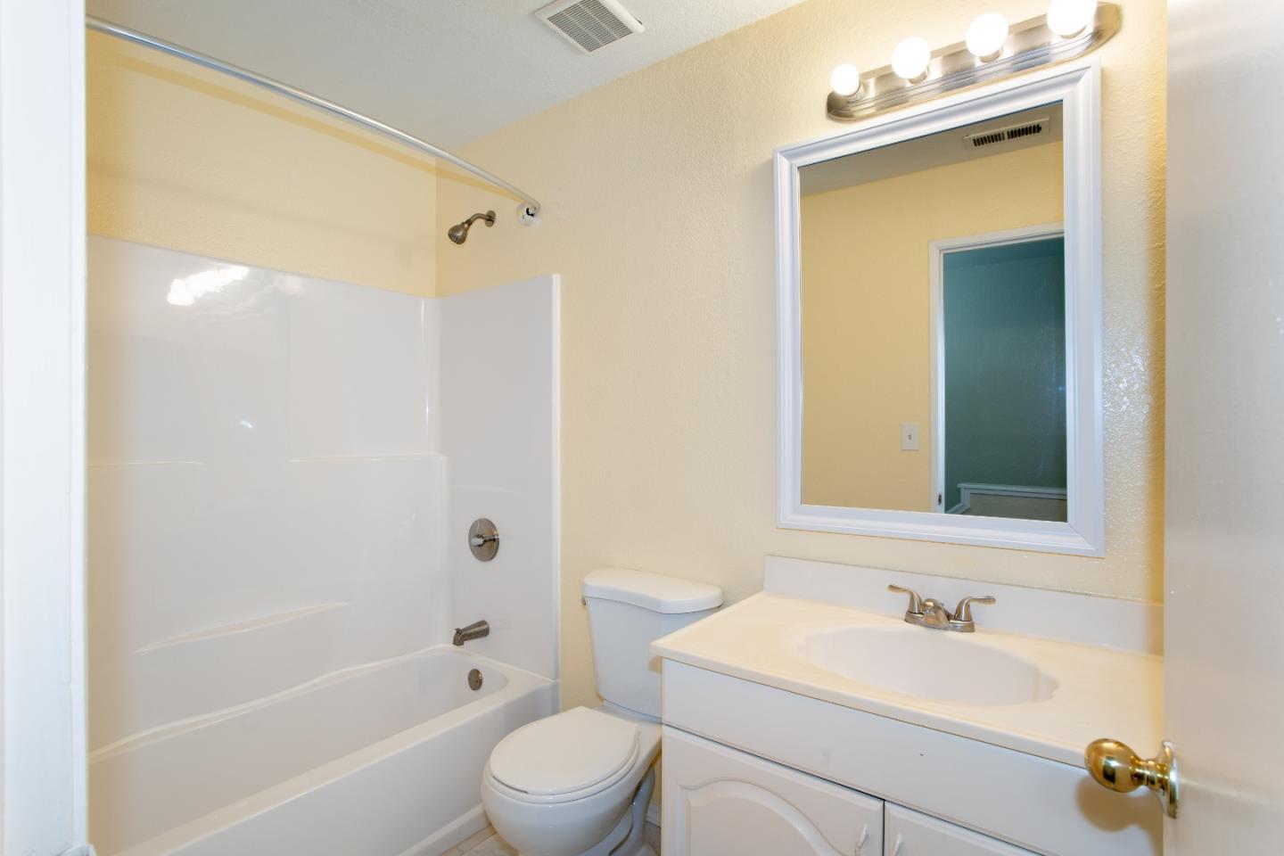Detail Gallery Image 14 of 18 For 164 Rancho Manor Ct, San Jose,  CA 95111 - 2 Beds | 2/1 Baths