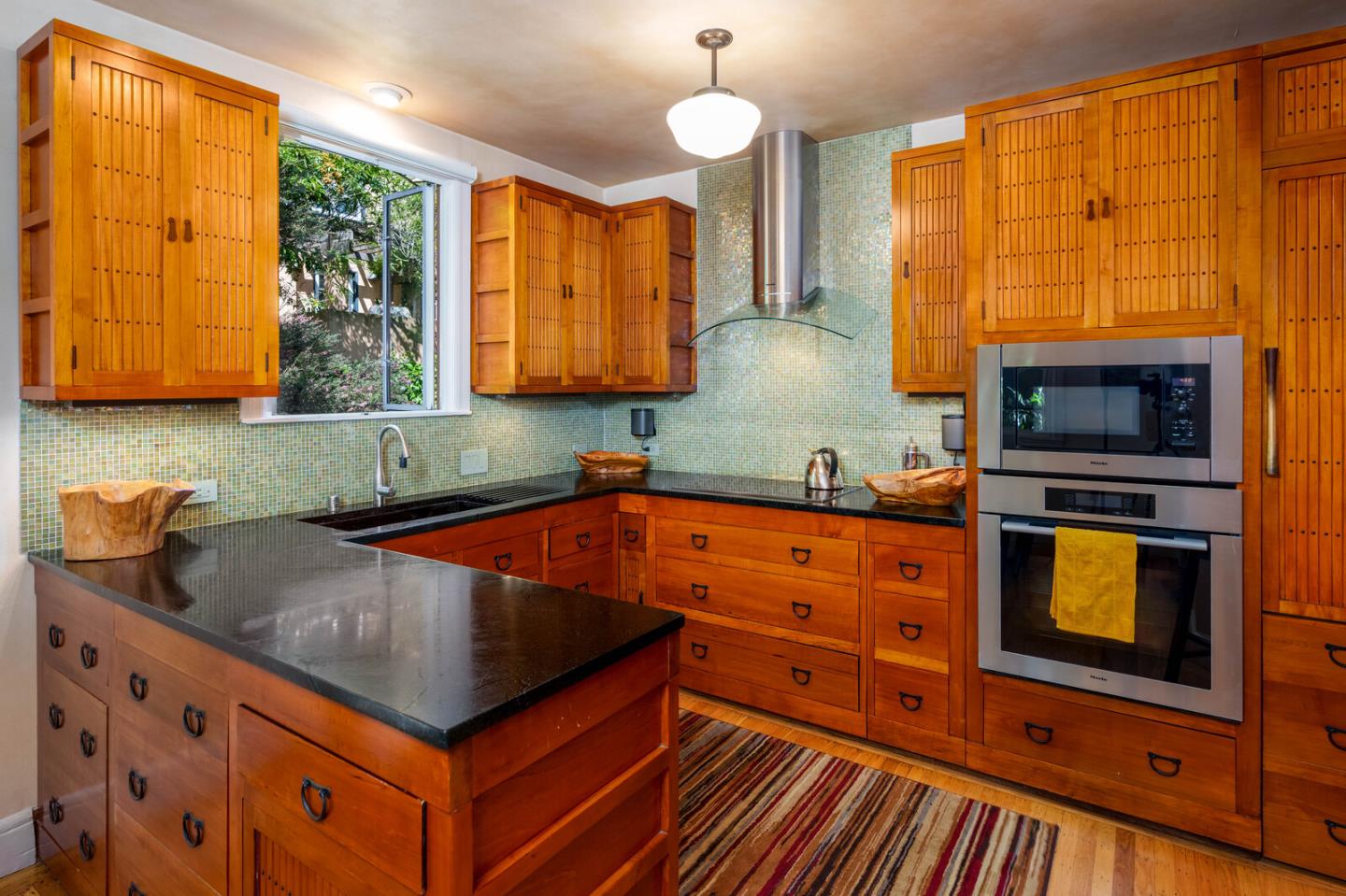 Detail Gallery Image 6 of 33 For 2033 Leavenworth St #E,  San Francisco,  CA 94133 - 1 Beds | 1 Baths
