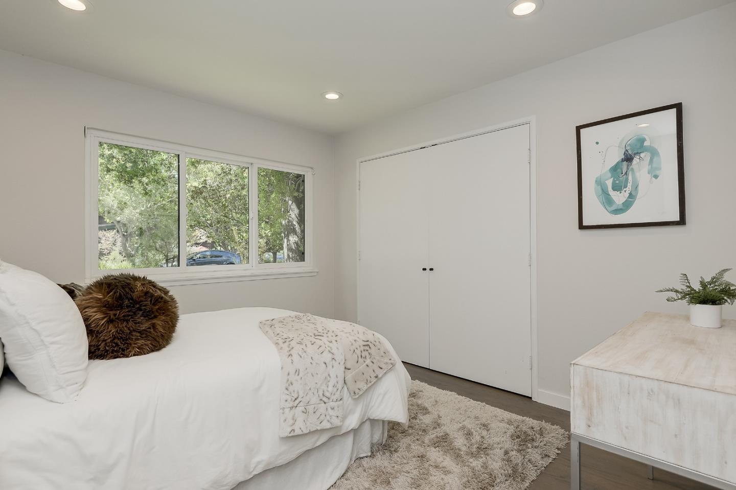 Detail Gallery Image 11 of 23 For 555 University Ave, Los Altos,  CA 94022 - 3 Beds | 2 Baths