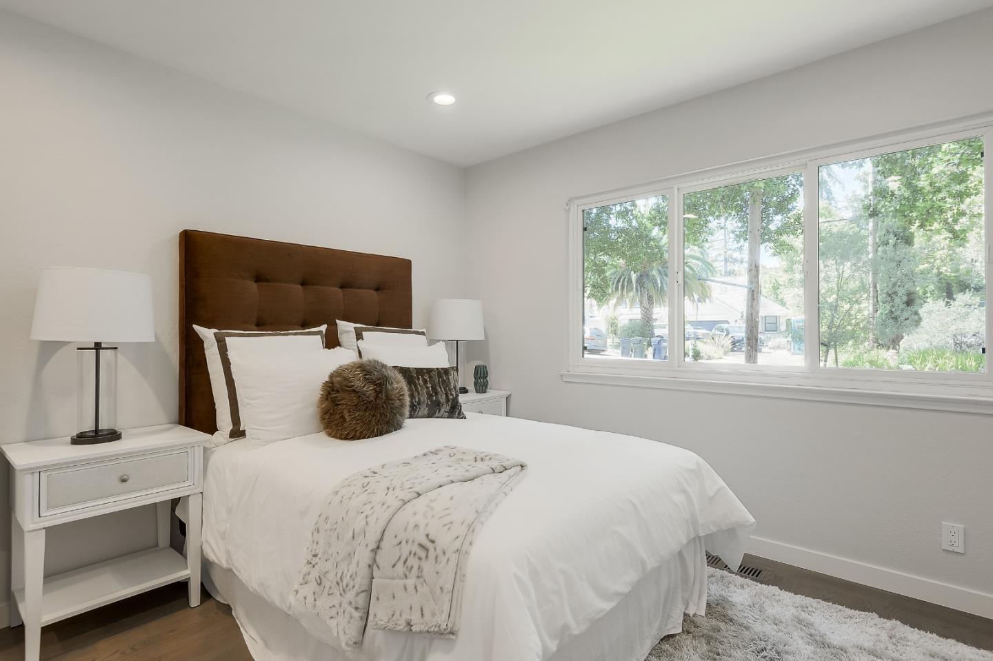 Detail Gallery Image 12 of 23 For 555 University Ave, Los Altos,  CA 94022 - 3 Beds | 2 Baths