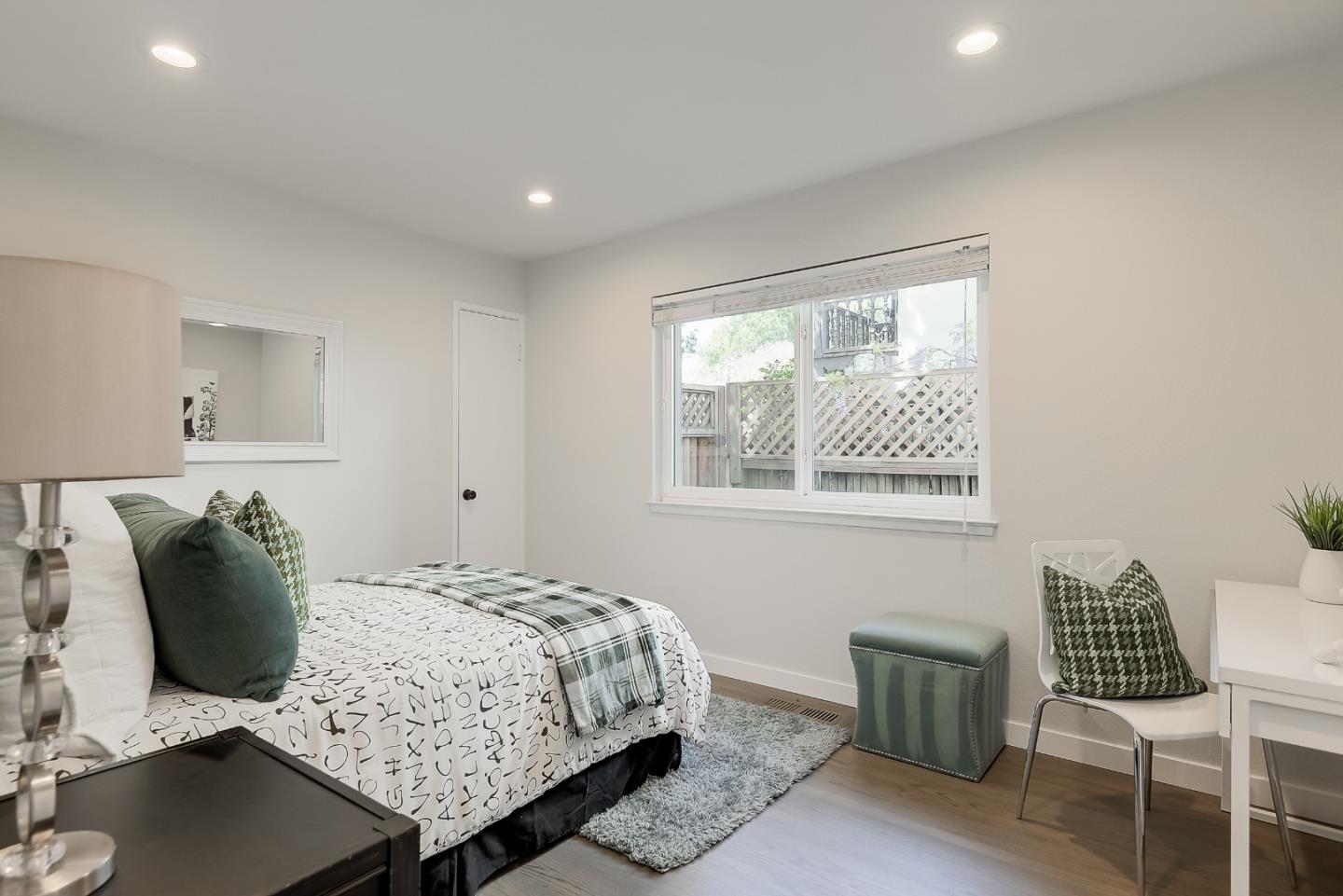 Detail Gallery Image 14 of 23 For 555 University Ave, Los Altos,  CA 94022 - 3 Beds | 2 Baths
