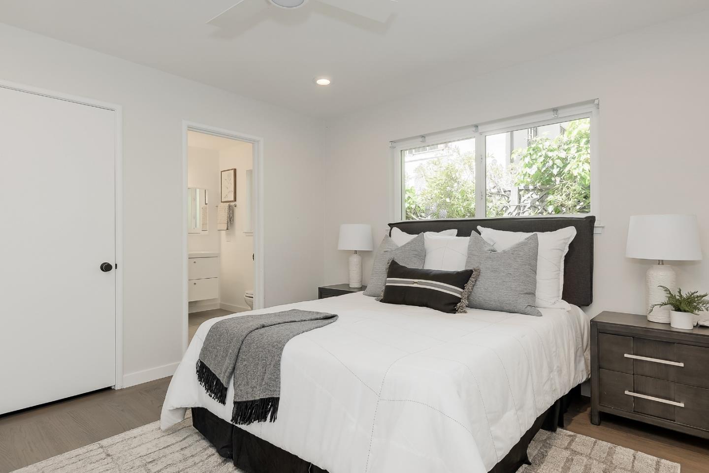 Detail Gallery Image 16 of 23 For 555 University Ave, Los Altos,  CA 94022 - 3 Beds | 2 Baths