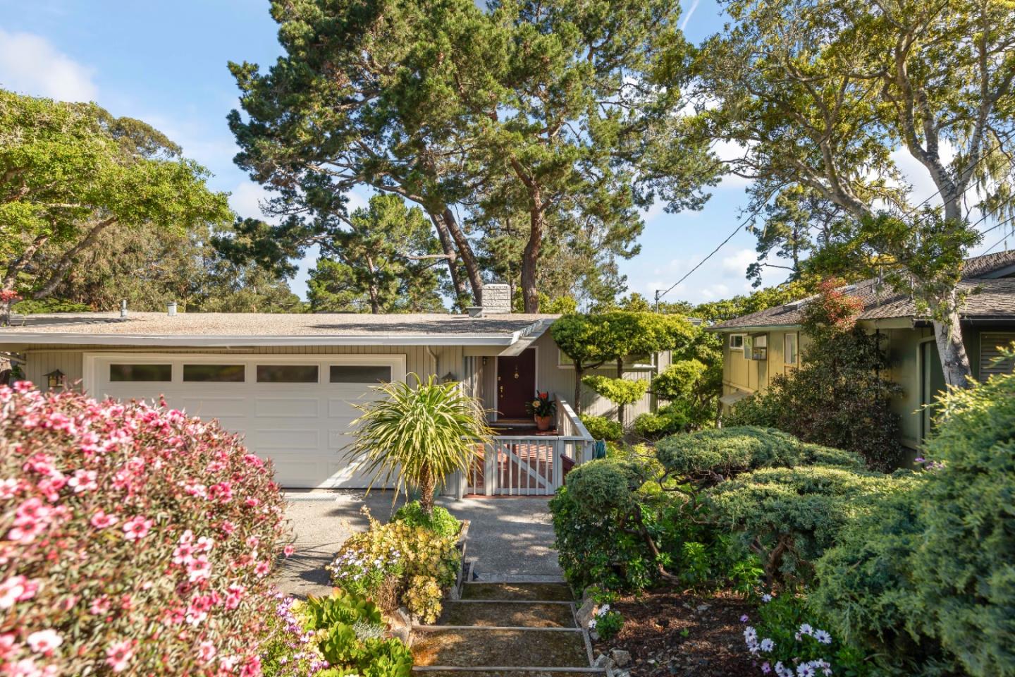 711 Woodcrest Ln, Monterey, CA 93940