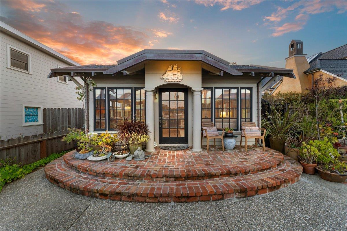 Photo of 31 Rockview Dr in Santa Cruz, CA