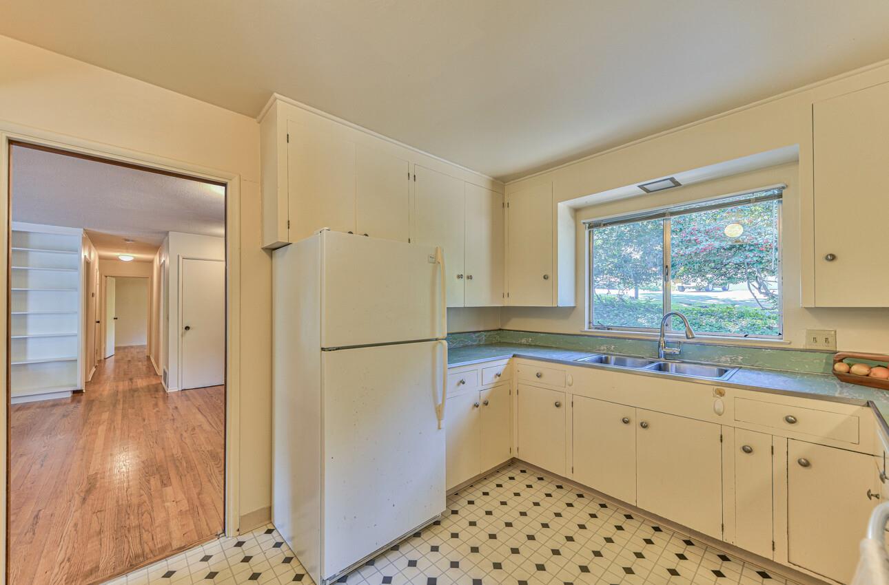 Detail Gallery Image 13 of 35 For 129 Monte Vista Dr, Monterey,  CA 93940 - 3 Beds | 2/1 Baths