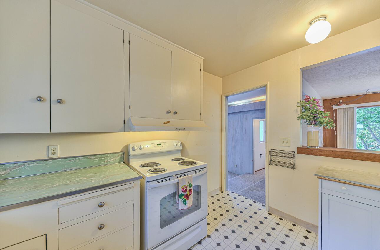 Detail Gallery Image 14 of 35 For 129 Monte Vista Dr, Monterey,  CA 93940 - 3 Beds | 2/1 Baths