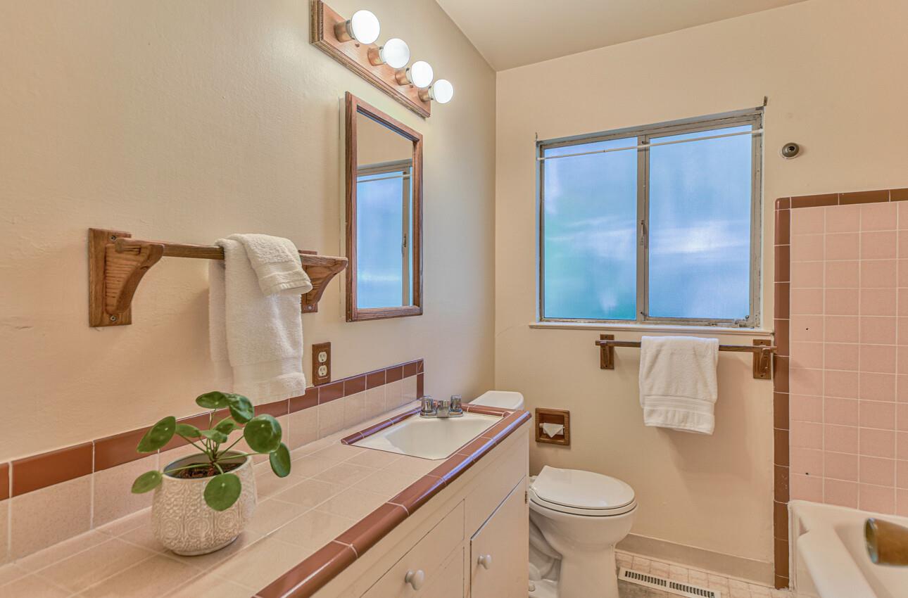 Detail Gallery Image 27 of 35 For 129 Monte Vista Dr, Monterey,  CA 93940 - 3 Beds | 2/1 Baths