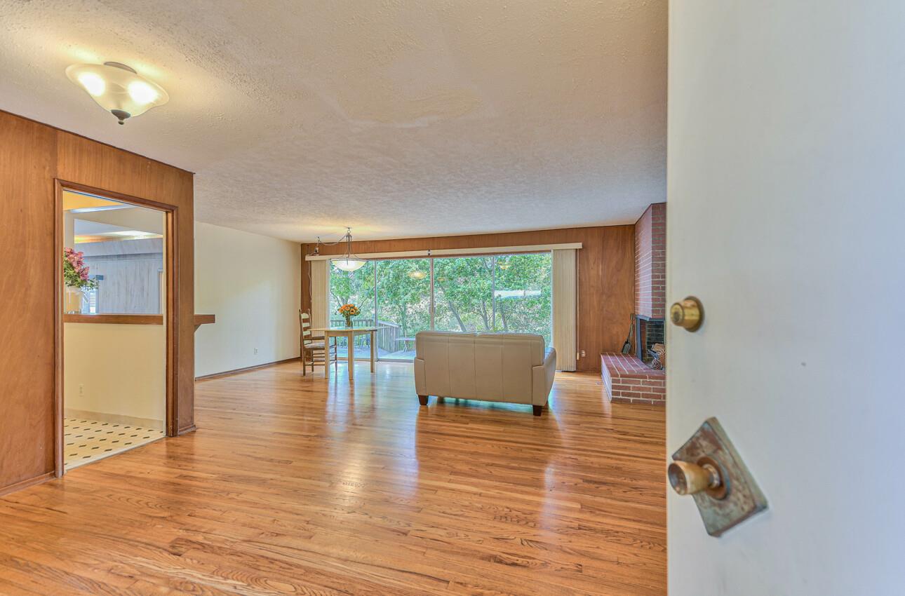 Detail Gallery Image 6 of 35 For 129 Monte Vista Dr, Monterey,  CA 93940 - 3 Beds | 2/1 Baths