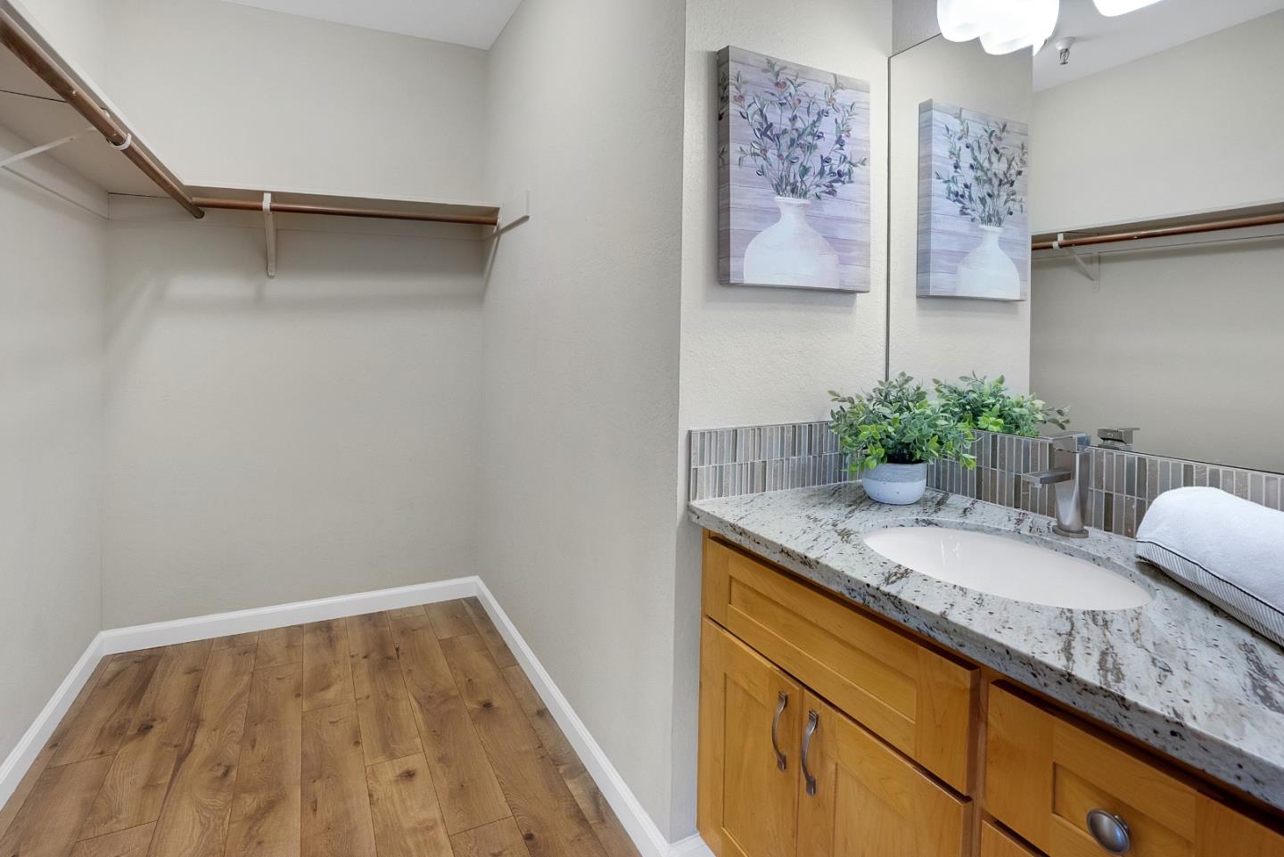 Detail Gallery Image 11 of 28 For 725 Mariposa Ave #105,  Mountain View,  CA 94041 - 1 Beds | 1 Baths