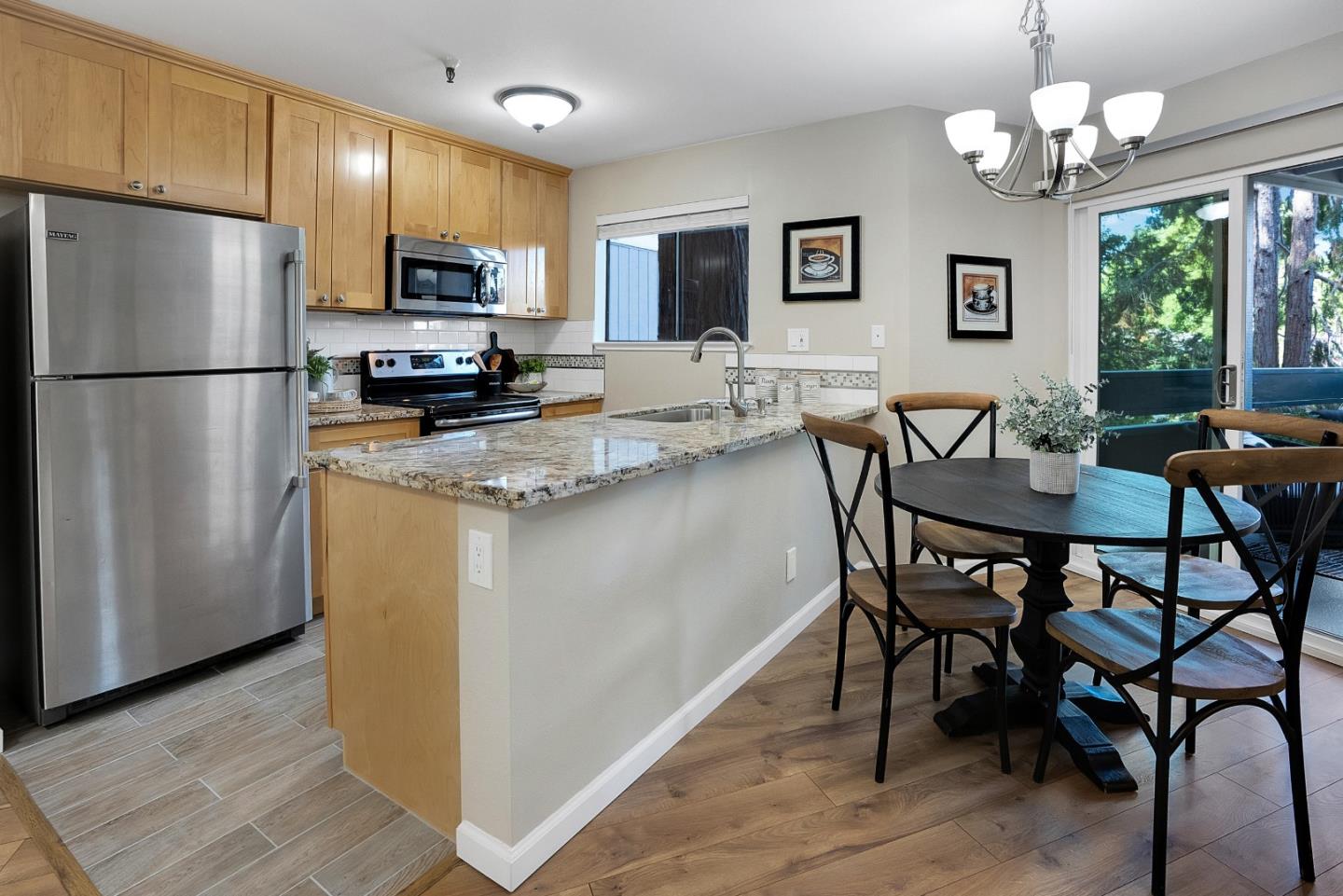 Detail Gallery Image 3 of 28 For 725 Mariposa Ave #105,  Mountain View,  CA 94041 - 1 Beds | 1 Baths