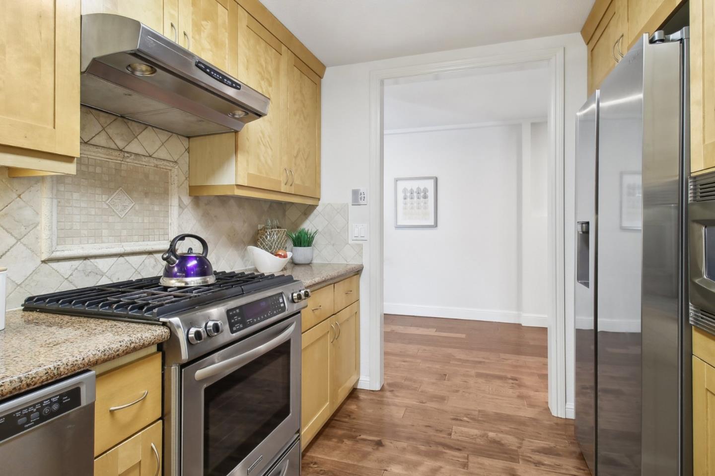 Detail Gallery Image 7 of 24 For 508 Peninsula Ave #2,  Burlingame,  CA 94010 - 2 Beds | 2/1 Baths