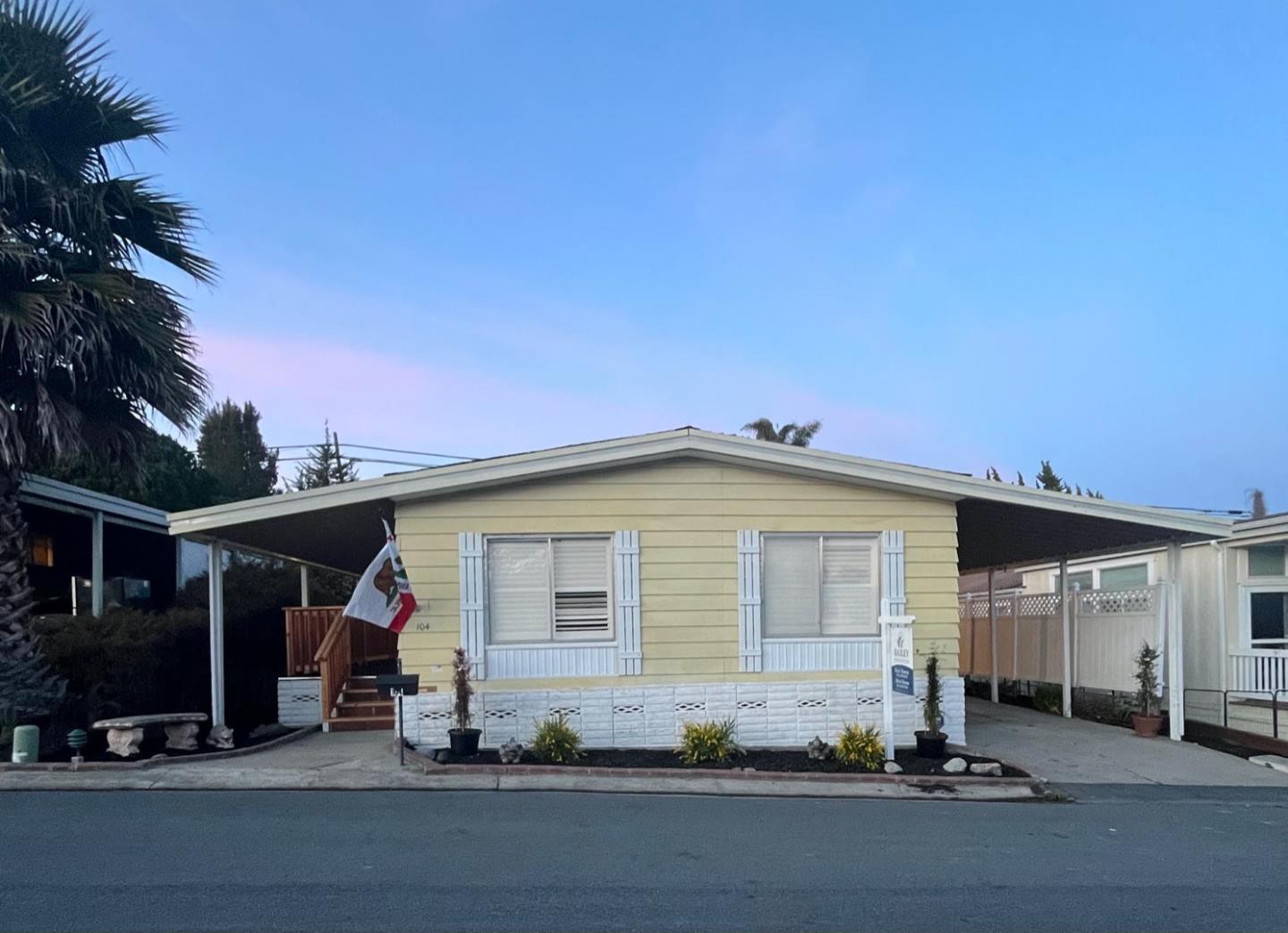 Detail Gallery Image 1 of 16 For 104 Crespi Way #104,  Watsonville,  CA 95076 - 2 Beds | 2 Baths