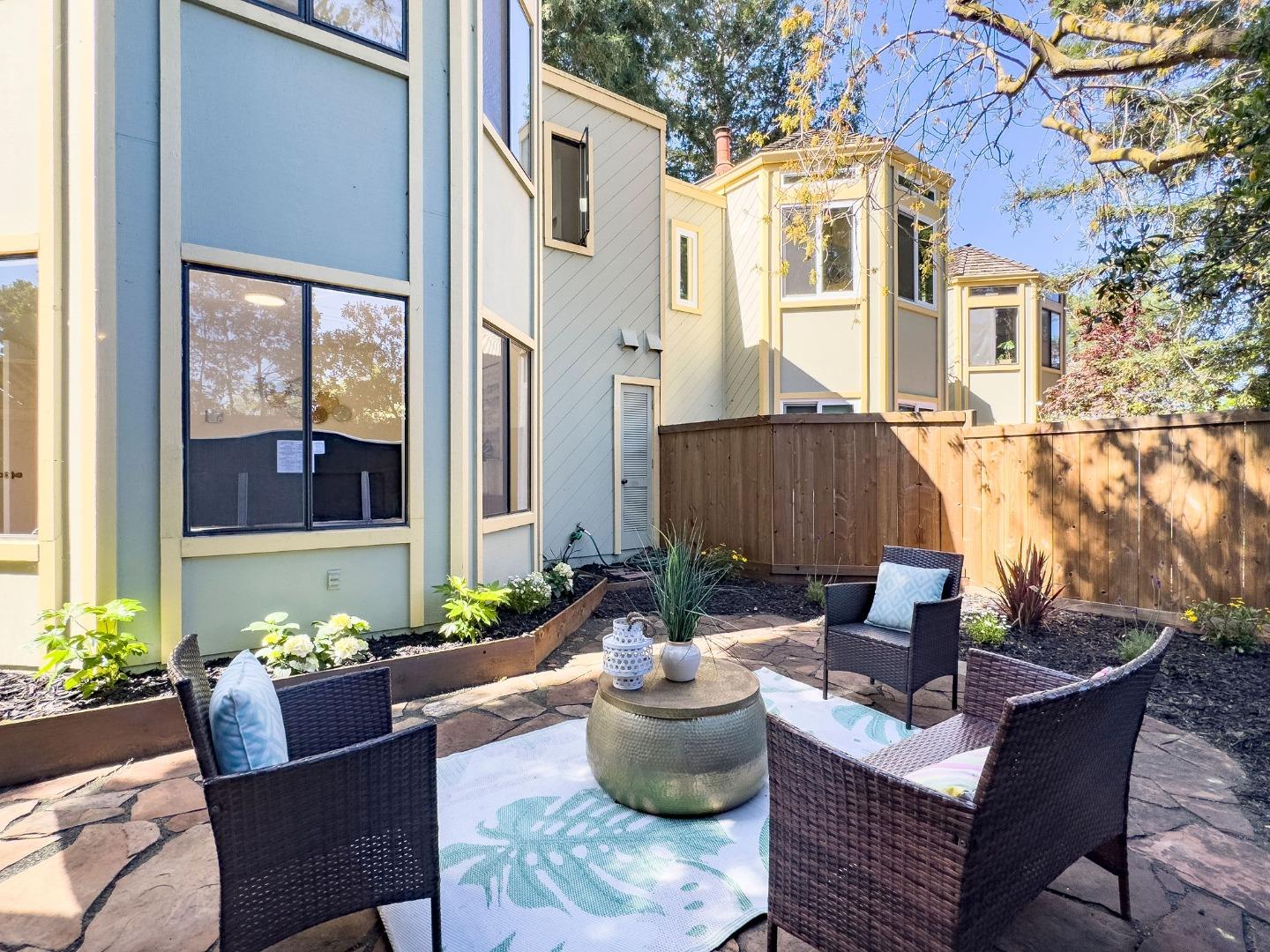 Detail Gallery Image 25 of 34 For 620 Mariposa Ave #3,  Mountain View,  CA 94041 - 2 Beds | 2 Baths