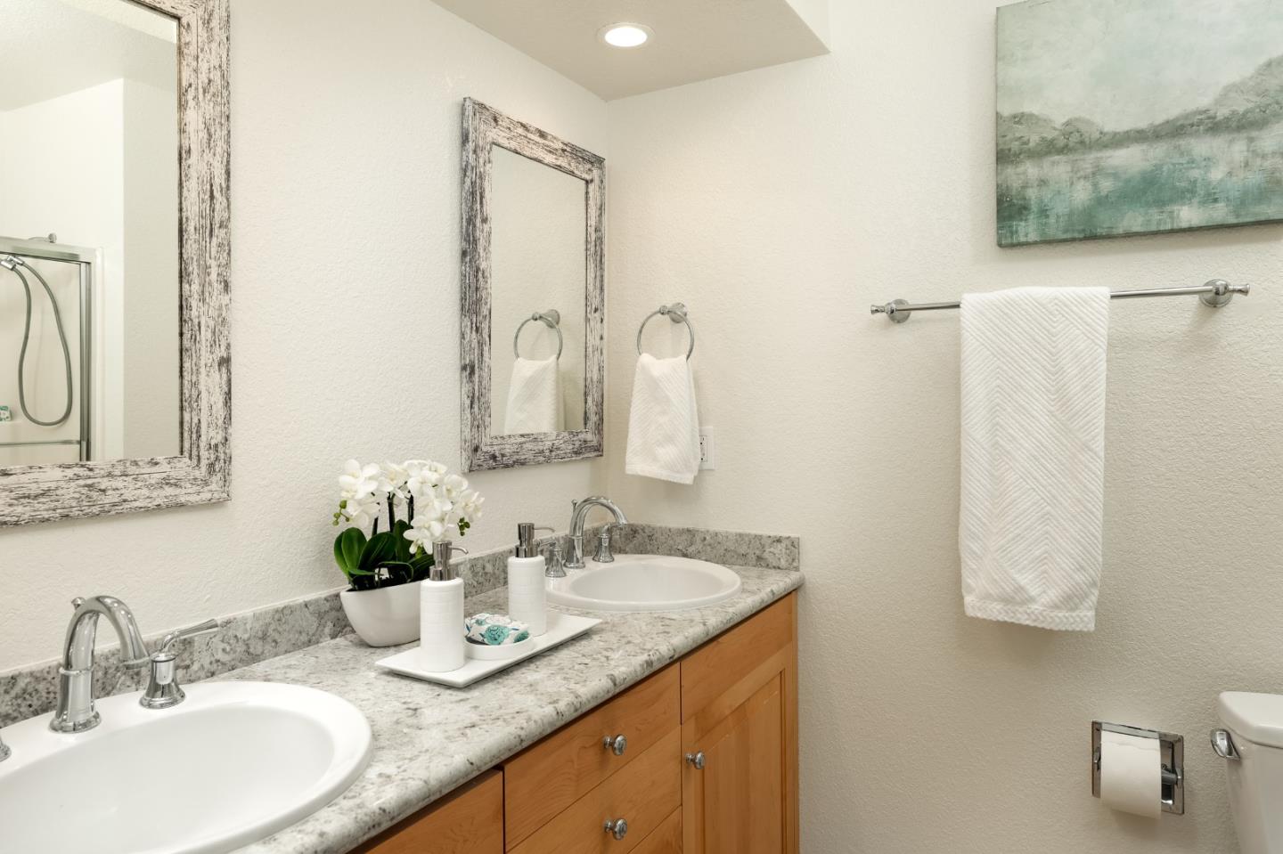 Detail Gallery Image 13 of 25 For 201 Ada Ave #25,  Mountain View,  CA 94043 - 2 Beds | 2/1 Baths