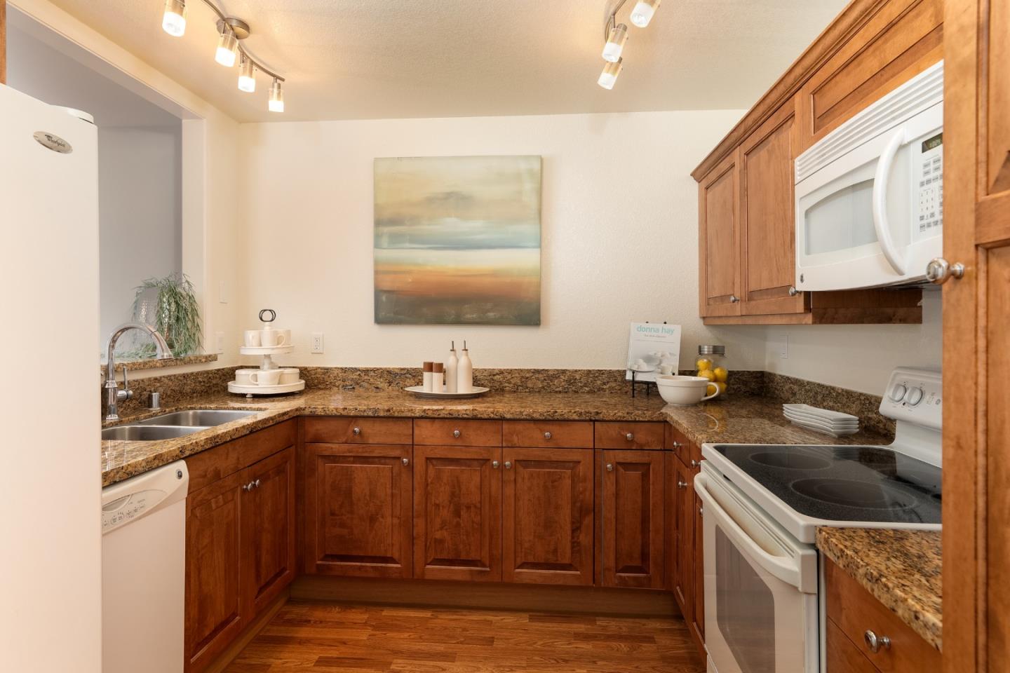 Detail Gallery Image 8 of 25 For 201 Ada Ave #25,  Mountain View,  CA 94043 - 2 Beds | 2/1 Baths