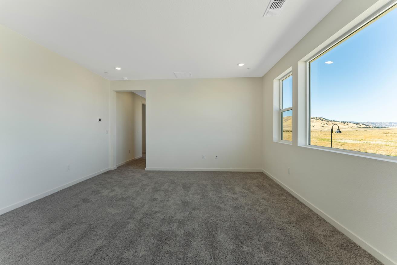 Detail Gallery Image 17 of 22 For 5956 Big Sky Dr, Fairfield,  CA 94533 - 5 Beds | 3/1 Baths