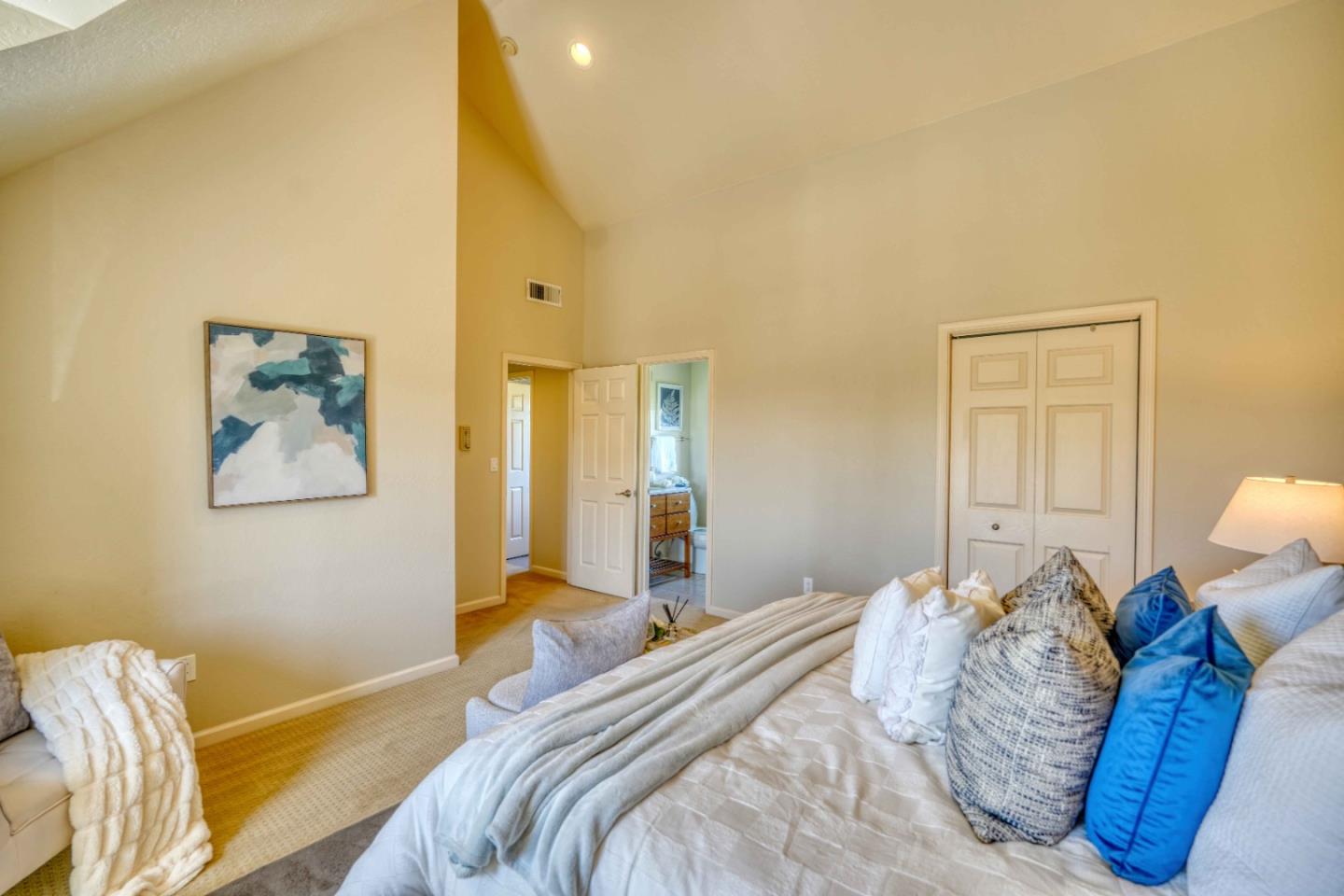 Detail Gallery Image 16 of 30 For 14 Robin Ct, East Palo Alto,  CA 94303 - 4 Beds | 2/1 Baths