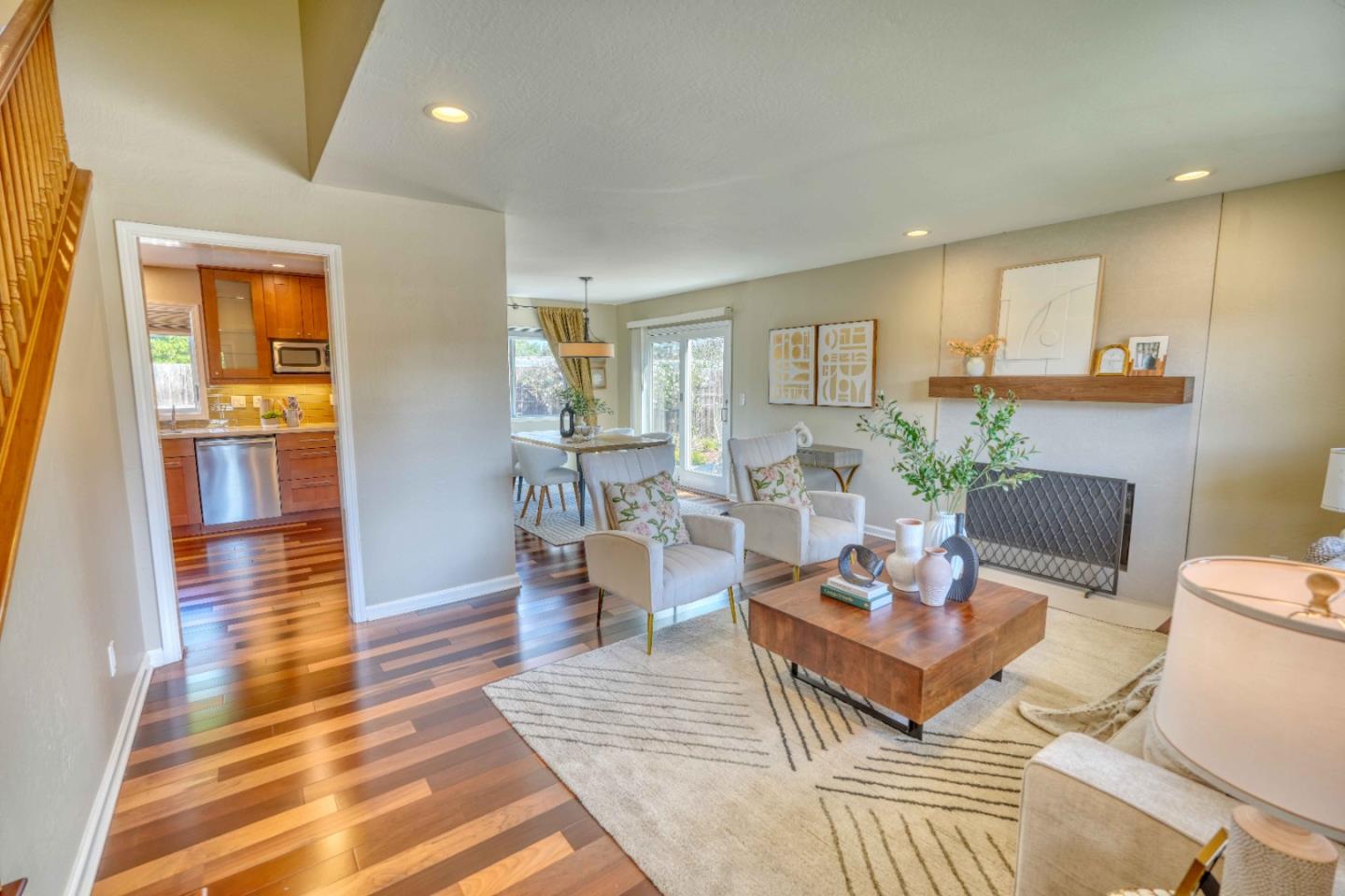 Detail Gallery Image 2 of 30 For 14 Robin Ct, East Palo Alto,  CA 94303 - 4 Beds | 2/1 Baths