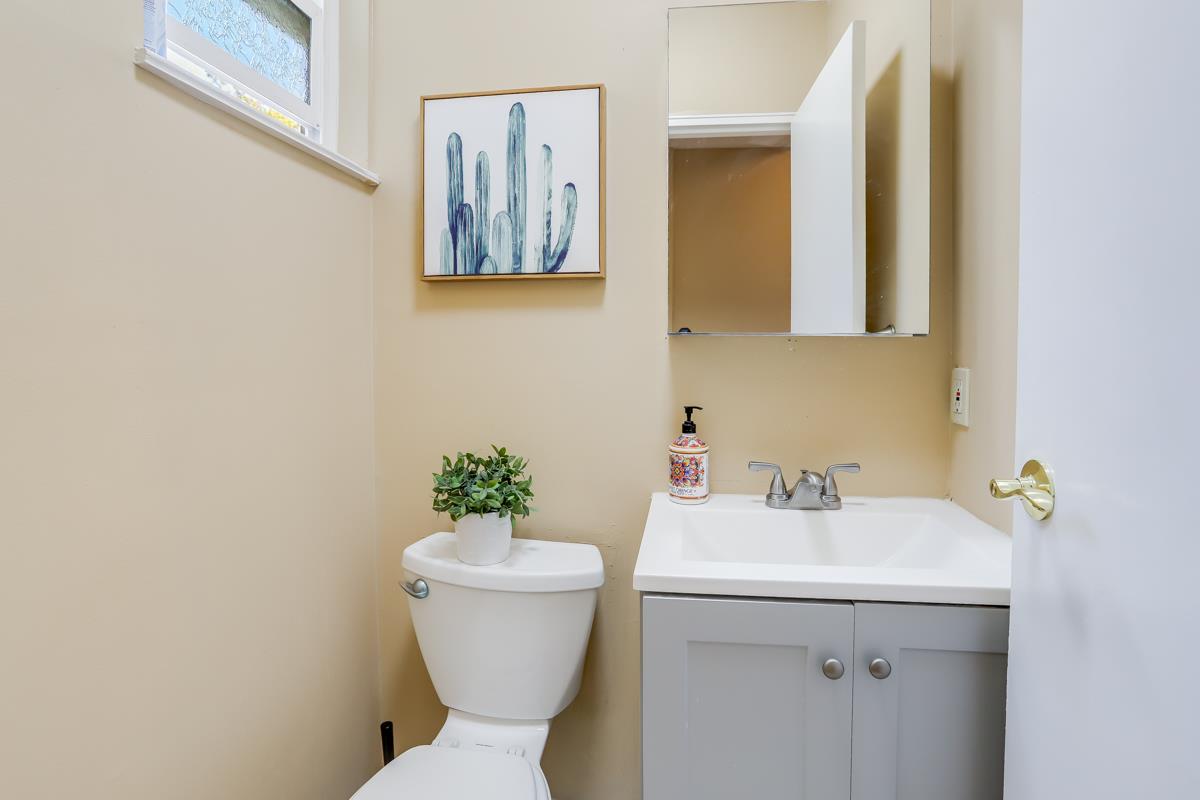 Detail Gallery Image 17 of 31 For 2839 Barkley Ave, Santa Clara,  CA 95051 - 4 Beds | 2/1 Baths
