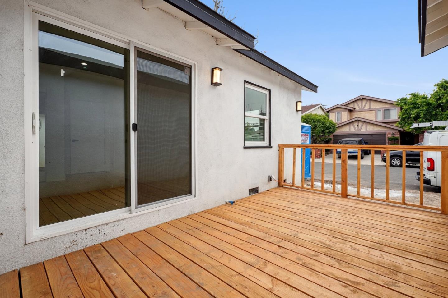 Detail Gallery Image 5 of 25 For 19433 Valerio St #1,  Reseda,  CA 91335 - 3 Beds | 2 Baths