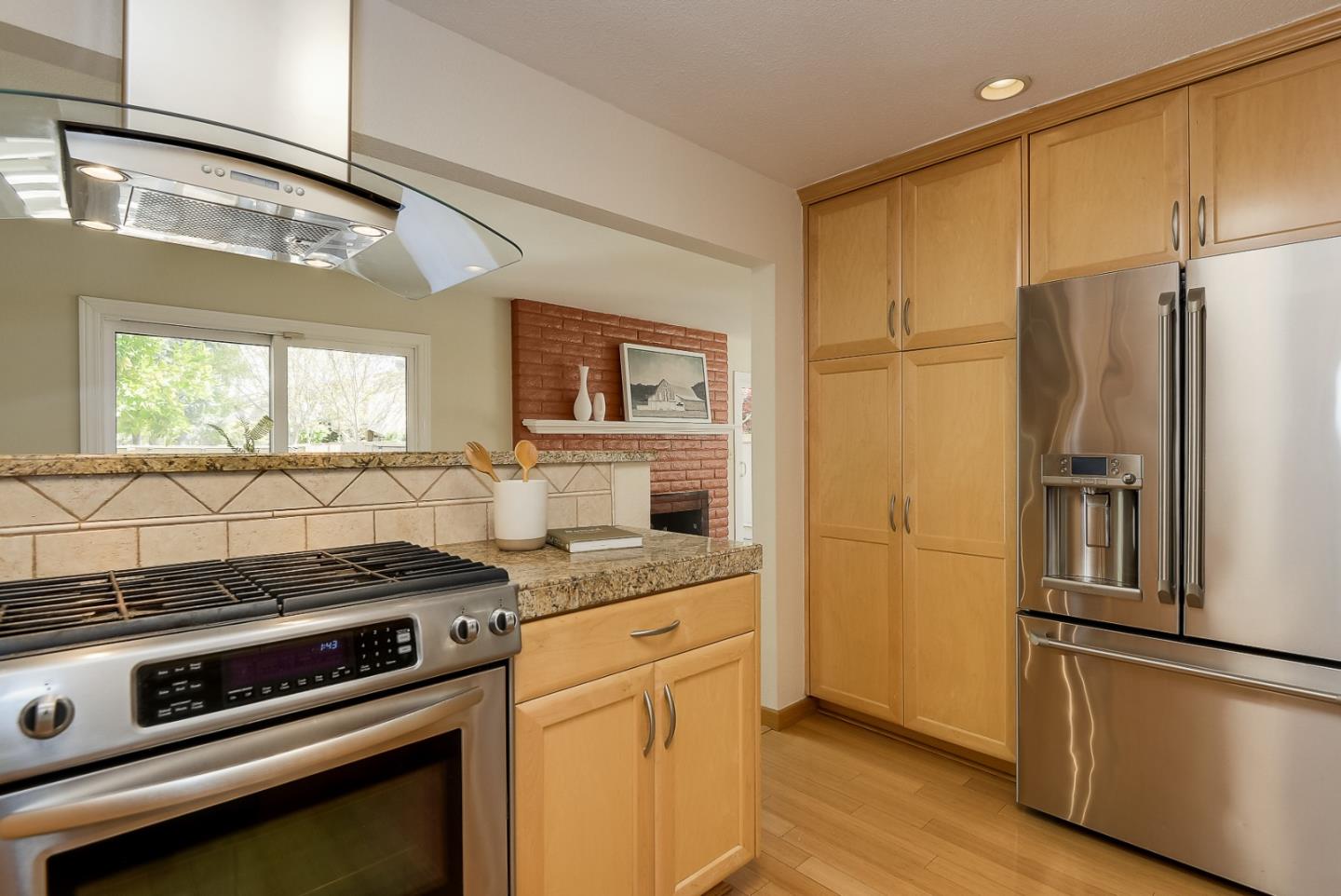 Detail Gallery Image 11 of 38 For 1058 Miller Ave, San Jose,  CA 95129 - 3 Beds | 2/1 Baths