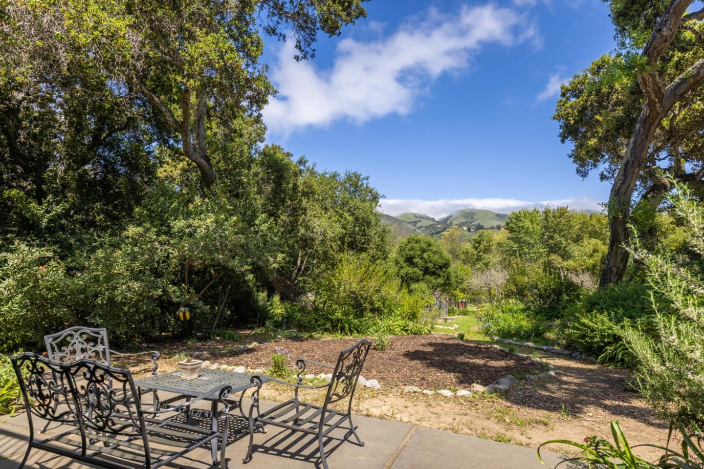 Detail Gallery Image 21 of 26 For 43 E Garzas Rd, Carmel Valley,  CA 93924 - 4 Beds | 2/1 Baths
