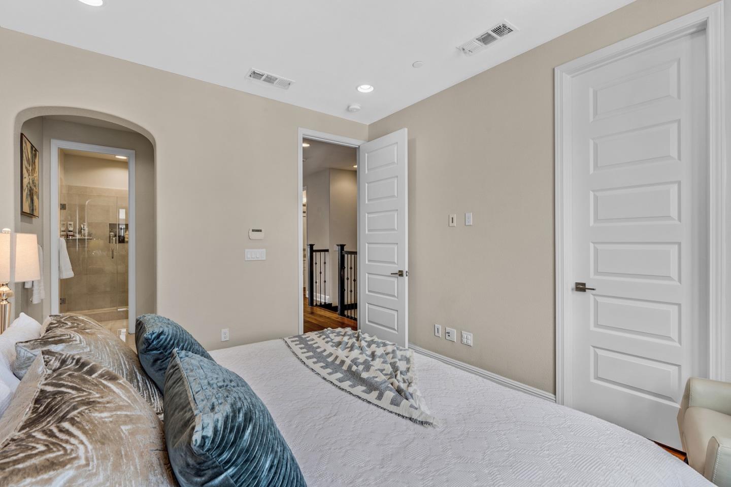 Detail Gallery Image 21 of 44 For 117 Sonoma Ter, Mountain View,  CA 94043 - 3 Beds | 2/1 Baths