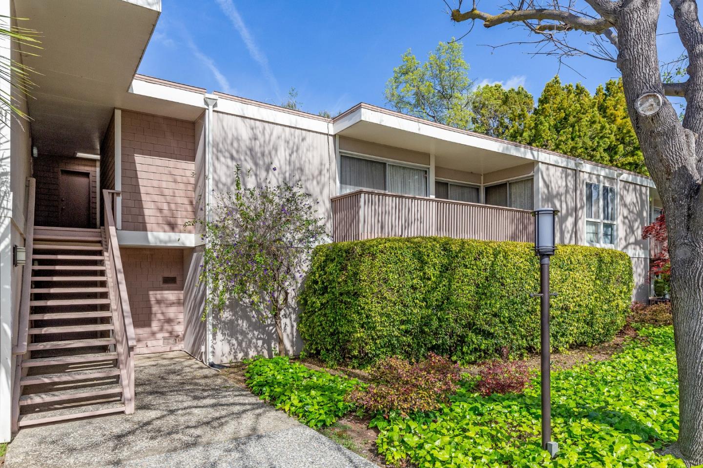 Detail Gallery Image 1 of 24 For 280 Easy St #105,  Mountain View,  CA 94043 - 2 Beds | 2 Baths