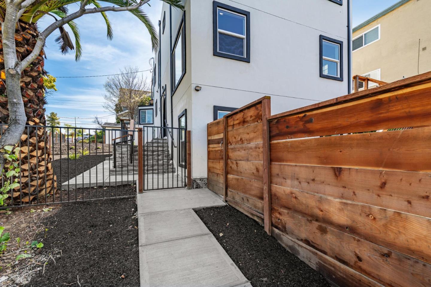 Detail Gallery Image 7 of 65 For 252 Euclid Ave, Oakland,  CA 94610 - 4 Beds | 4/1 Baths