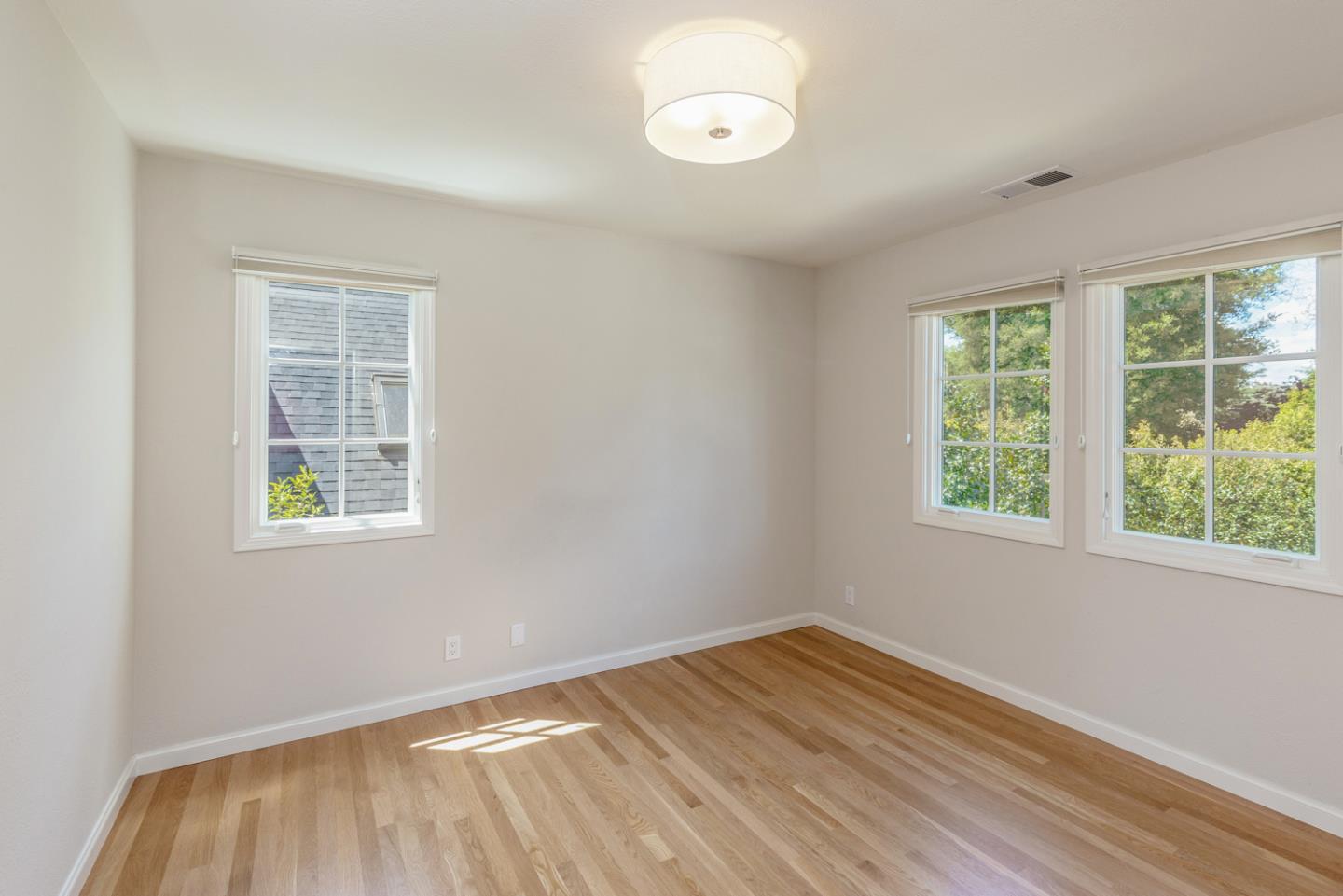 Detail Gallery Image 21 of 29 For 822 College Ave, Menlo Park,  CA 94025 - 4 Beds | 2/1 Baths